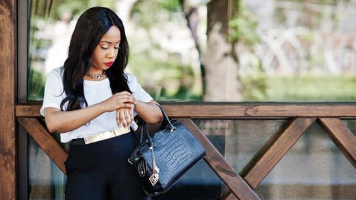 Comment bien choisir un sac à main pour le bureau - Delcier