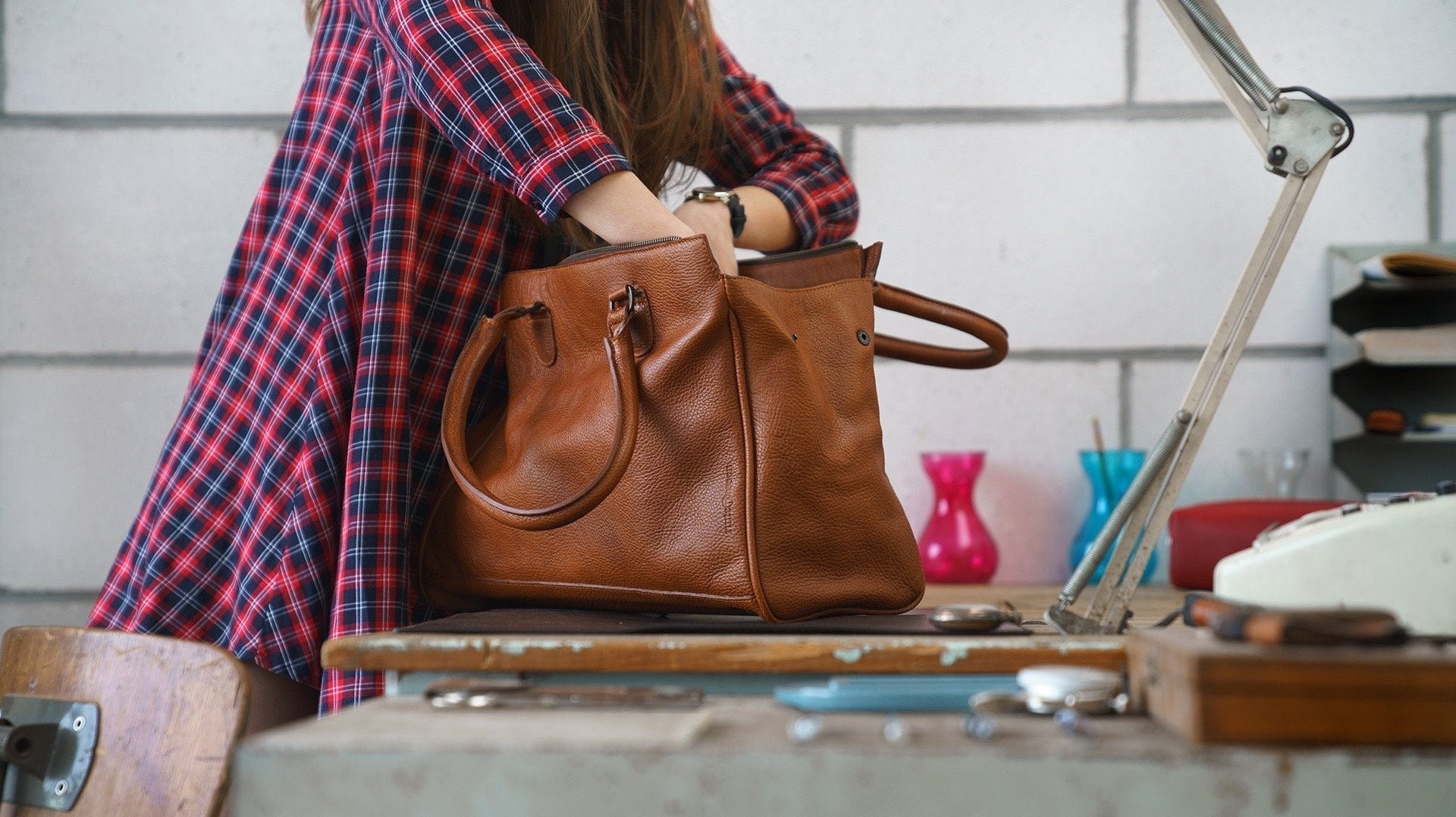 Sacs à main de cours : quand le style s’invite sur les bancs de l’école - Delcier