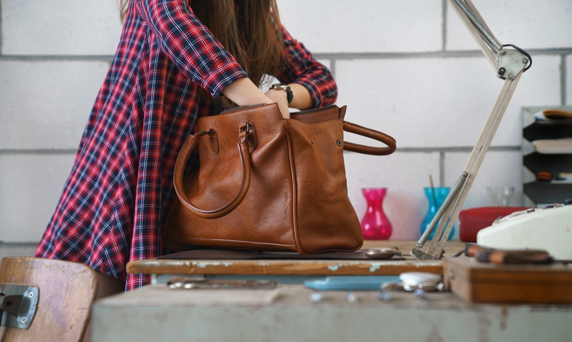 Sacs à main de cours : quand le style s’invite sur les bancs de l’école - Delcier